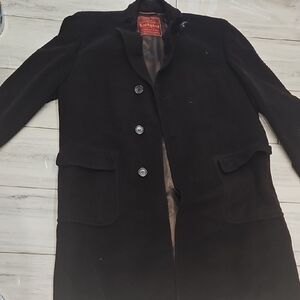 Classic Black Trench Coat with Structured Shoulders